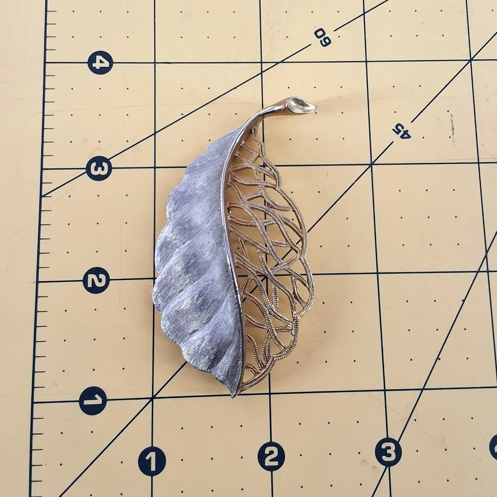 Vintage JJ Jonette‎ Two-Tone Gold Silver Lattice Openwork Leaf Brooch Pin 1980s